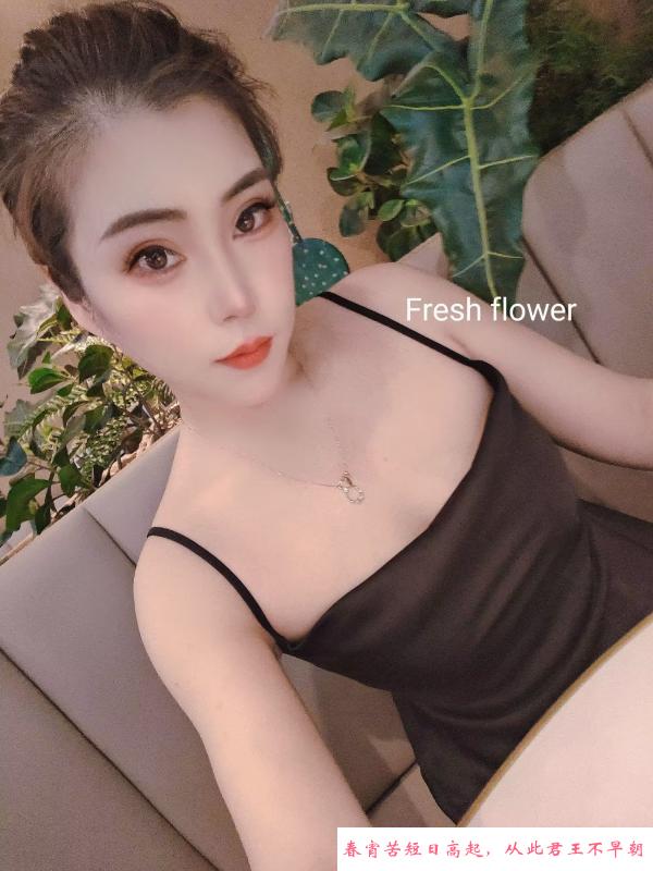 刚回来的小少妇 第2张