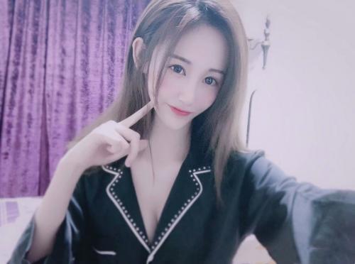 身材性感艳丽迷人的蓉儿美女，穴嫩水多胸大 第1张