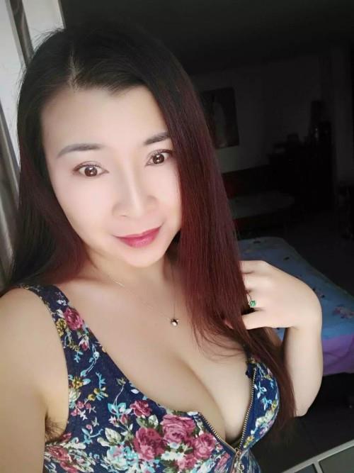 慕名已久的熟女 第1张