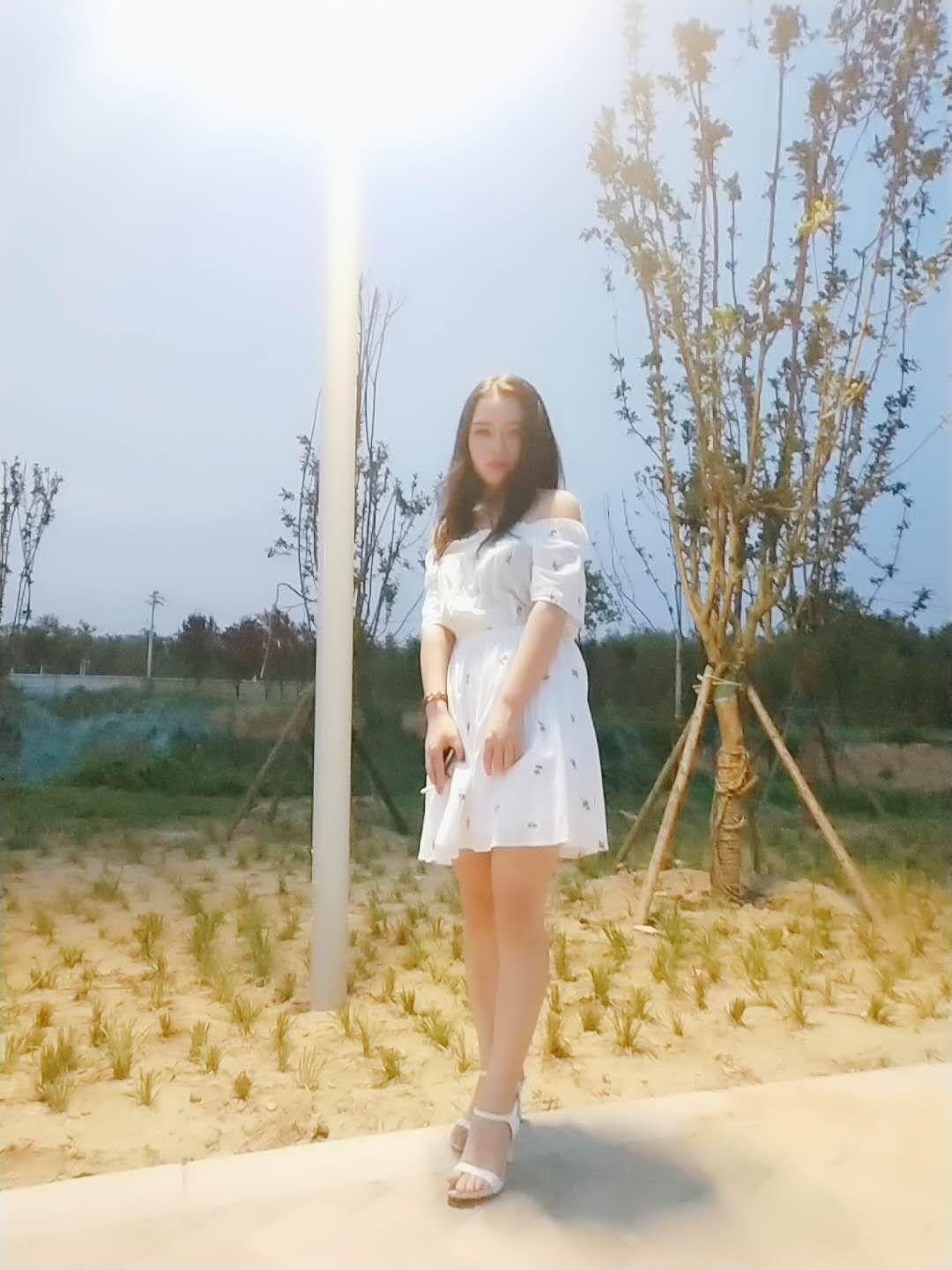 郑州大学学生，高挑美女人美肤白 第2张