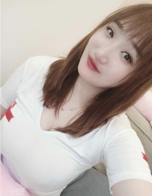 丰满的小姐姐，胸大 第1张