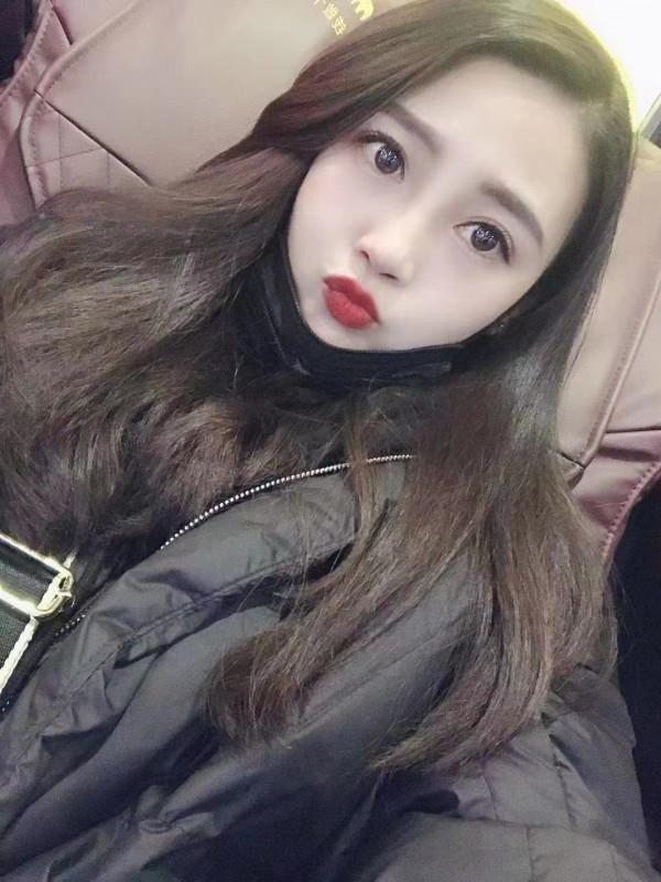 伊春路漂亮的小姐姐 第1张