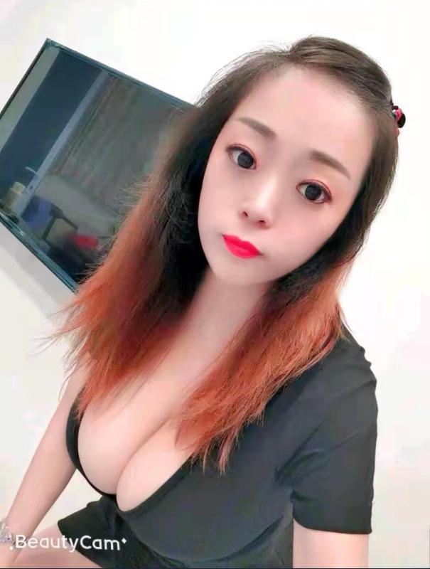 不错的大奶少妇 第1张