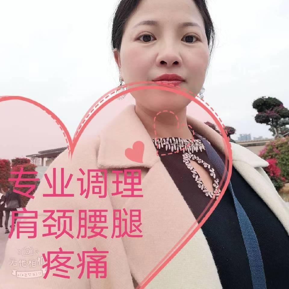 镜子前热情的轻熟少妇 第1张