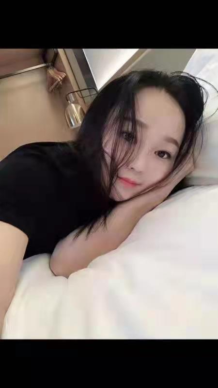 皮肤好白，奶子好大，纯情小少妇，欲求不满的索取 第1张